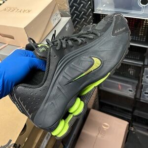 Nike Shox R4 Black Volt